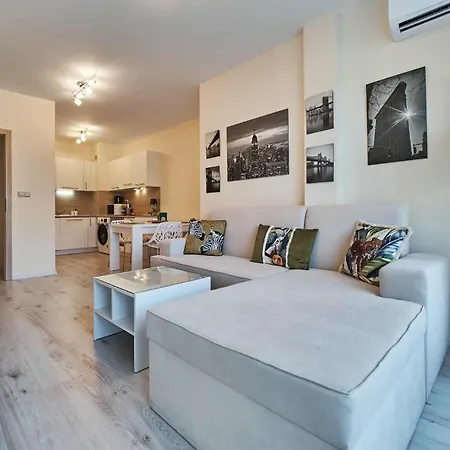 South Bay - Monk Apartment *