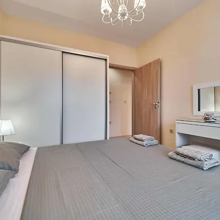 South Bay - Monk Apartmán Varna