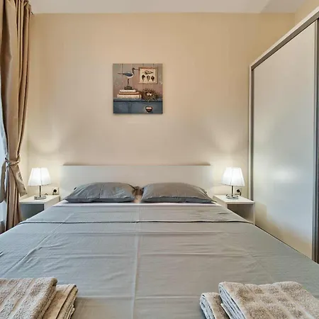 South Bay - Monk Apartmán Varna